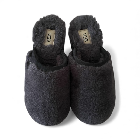 UGG Shoes - UGG True Navy Fluffette Slippers - Women’s Size 8